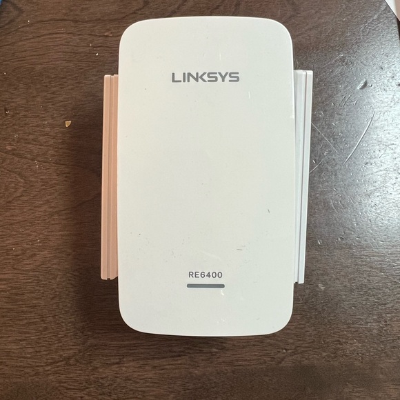 Linksys Dual Band Wi-Fi Range Booster Extender (RE6400) w/ 7,500 Sq. Ft. Range - Picture 2 of 7